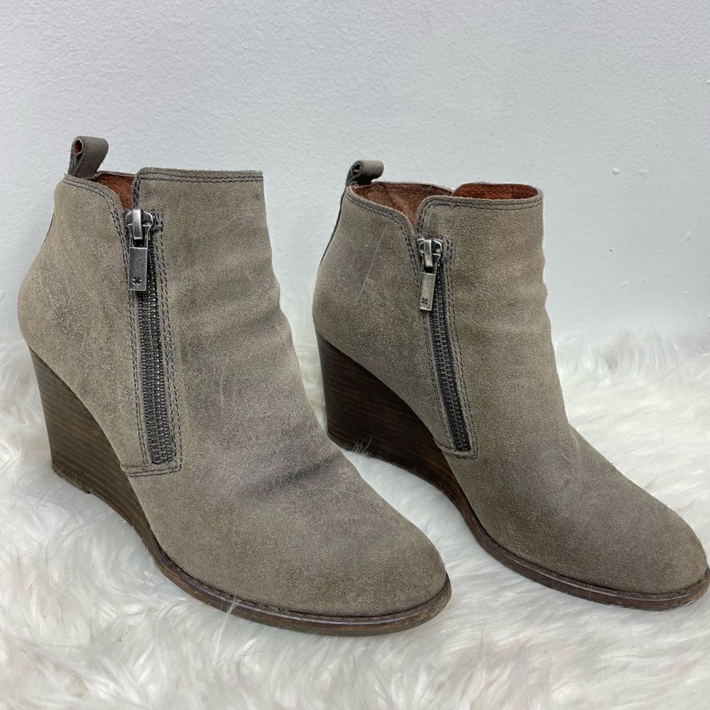 Lucky Brand | suede wedge ankle booties 6M tan.